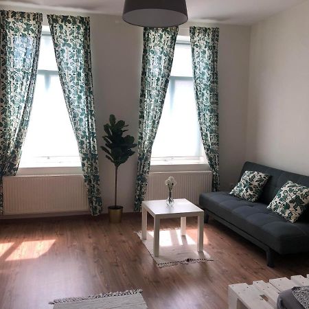L&R Apartment Γκιόρ Εξωτερικό φωτογραφία